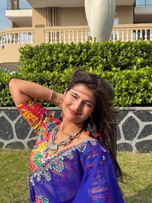 Palak Sharma Instagram - Thankyou @ahesas_fashion for sending me this beautiful outfit 😍❤️❤️❤️
.
.
.
#navratricollection #bestcollection #navratrispecial❤️ #dandiya