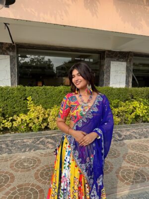 Palak Sharma Instagram - Thankyou @ahesas_fashion for sending me this beautiful outfit 😍❤️❤️❤️
.
.
.
#navratricollection #bestcollection #navratrispecial❤️ #dandiya