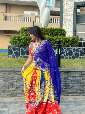 Palak Sharma Instagram - Thankyou @ahesas_fashion for sending me this beautiful outfit 😍❤️❤️❤️
.
.
.
#navratricollection #bestcollection #navratrispecial❤️ #dandiya