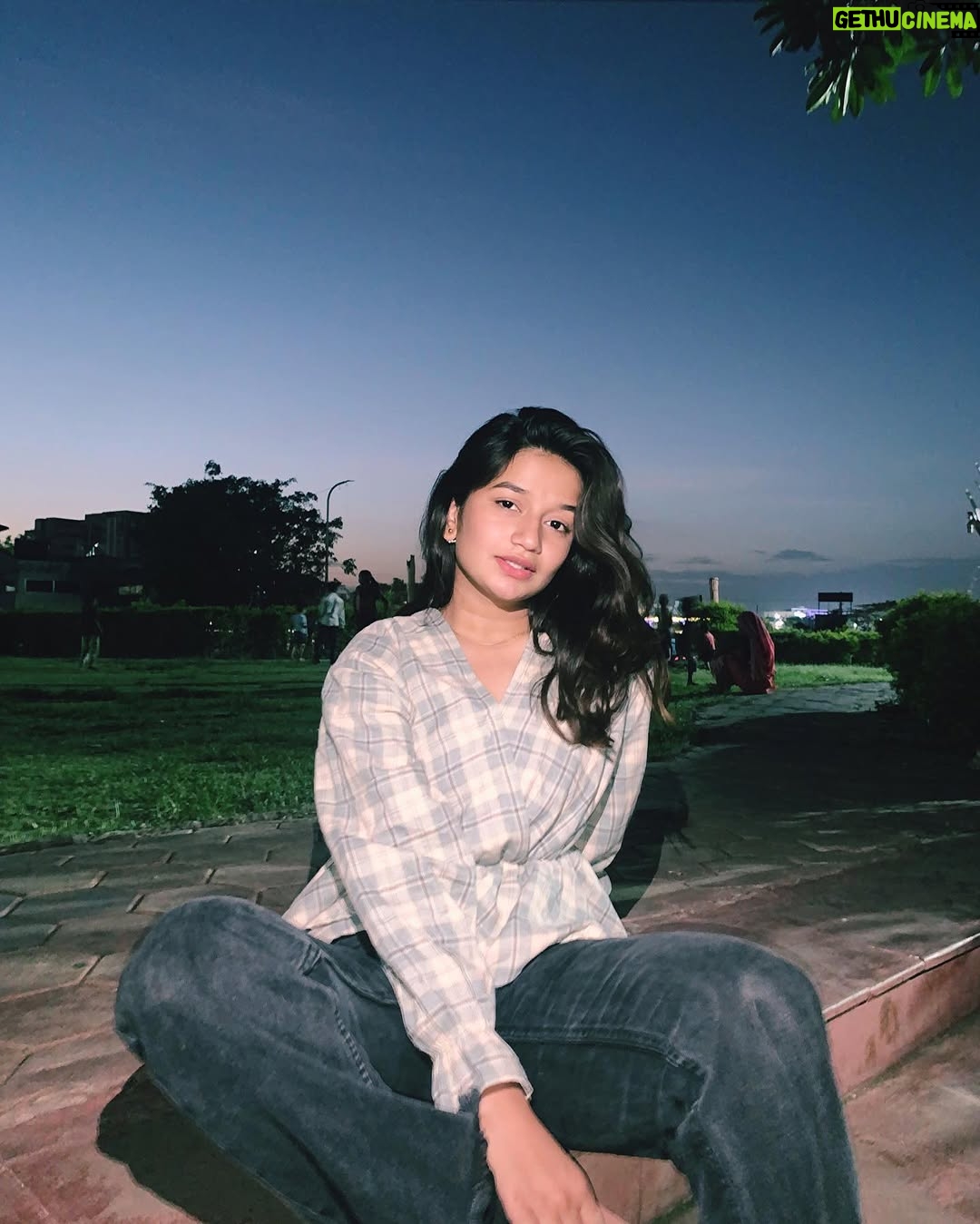Palak Silawat - 45K Likes - Ignoring all the people behind me like I ignore my dms🤭🫂👍🏻