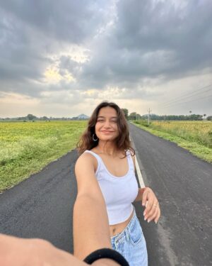 Palak Silawat Instagram - My presence sweet and my aura bright 😽
