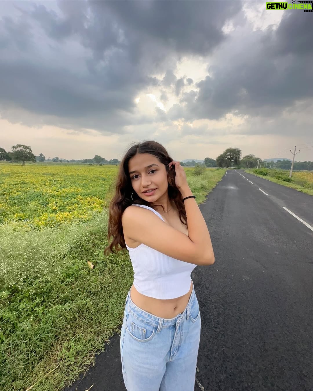Palak Silawat - 85.7K Likes - My presence sweet and my aura bright 😽