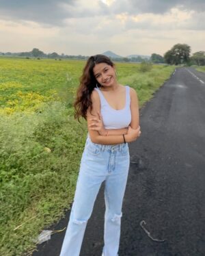 Palak Silawat Instagram - My presence sweet and my aura bright 😽