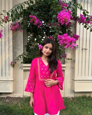 Palak Silawat Instagram - Main bhi gulabi
Tu hai gulabi
Din bhi gulabi hai gulabi ye kehar 💗