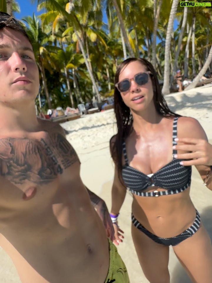 Paloma Fiuza - 15.9K Likes - Estamos con ganas de hacer un viaje juntos y nos gustaría que nos ayuden a elegir el destino! 🤭❤️
Dejanos en los comentarios a donde crees que seria buena opción hacer un viajecito 😎✈️
Te leemos!!! ❤️‍🔥❤️‍🔥❤️‍🔥❤️‍🔥❤️‍🔥
