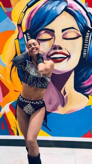 Paloma Fiuza Instagram - Quién bailó esa canción conmigo? 🙈🥳
#mekano #portoseguro #axe #baile