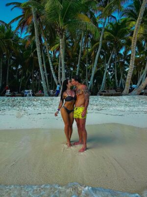 Paloma Fiuza Instagram - Estamos con ganas de hacer un viaje juntos y nos gustaría que nos ayuden a elegir el destino! 🤭❤️
Dejanos en los comentarios a donde crees que seria buena opción hacer un viajecito 😎✈️
Te leemos!!! ❤️🔥❤️🔥❤️🔥❤️🔥❤️🔥