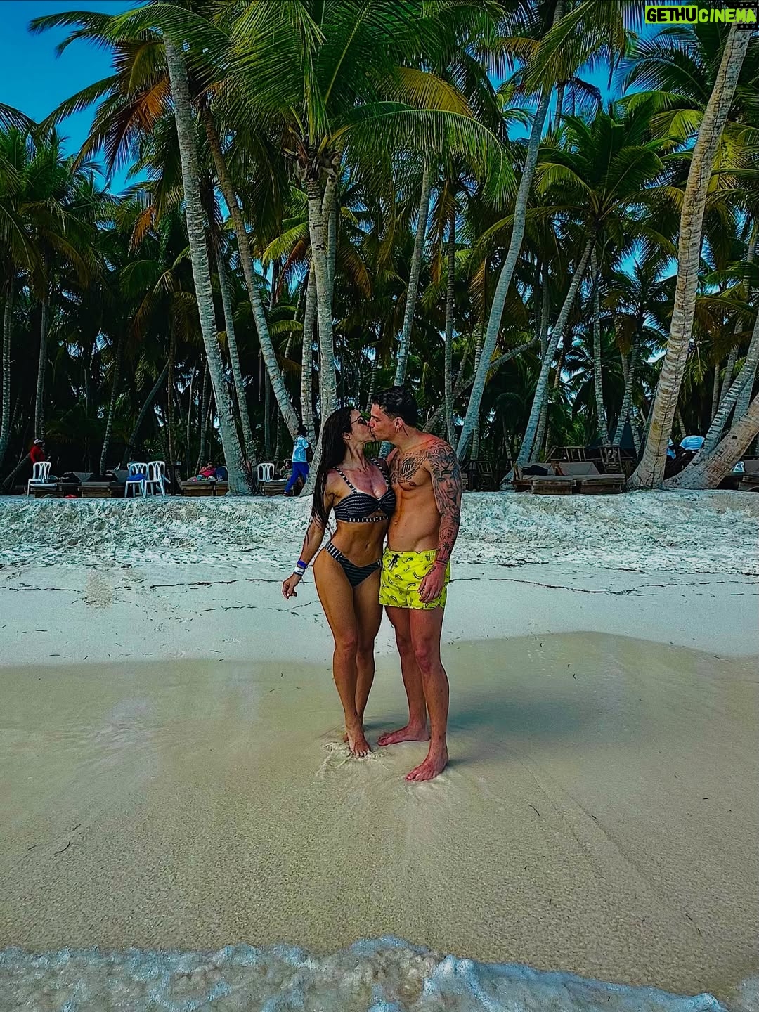 Paloma Fiuza - 15.9K Likes - Estamos con ganas de hacer un viaje juntos y nos gustaría que nos ayuden a elegir el destino! 🤭❤️
Dejanos en los comentarios a donde crees que seria buena opción hacer un viajecito 😎✈️
Te leemos!!! ❤️‍🔥❤️‍🔥❤️‍🔥❤️‍🔥❤️‍🔥