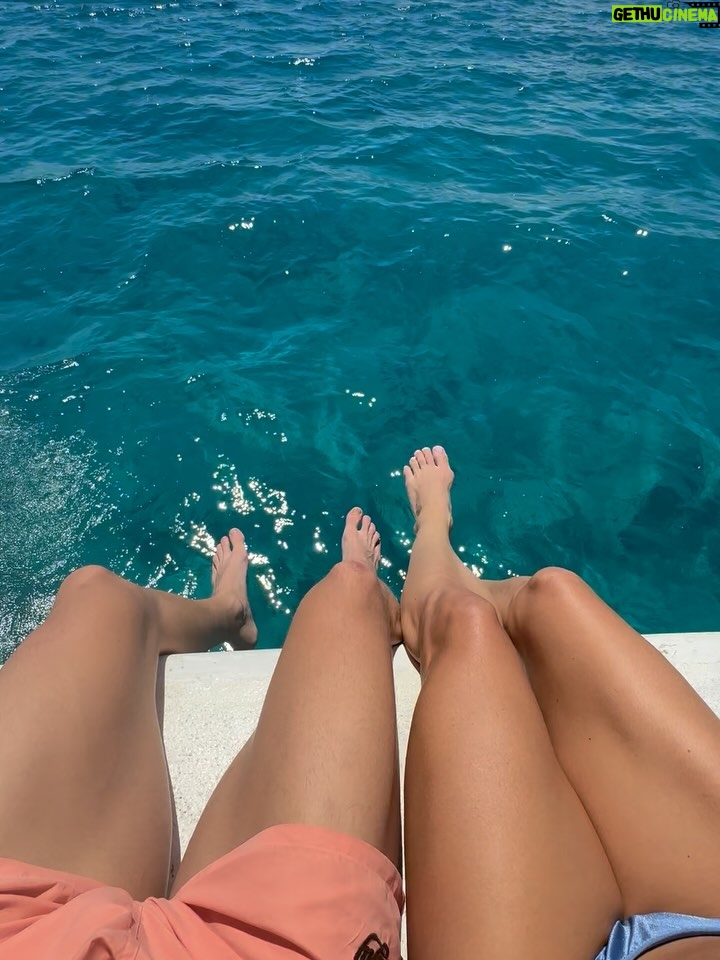 Paloma Fiuza - 15.9K Likes - Estamos con ganas de hacer un viaje juntos y nos gustaría que nos ayuden a elegir el destino! 🤭❤️
Dejanos en los comentarios a donde crees que seria buena opción hacer un viajecito 😎✈️
Te leemos!!! ❤️‍🔥❤️‍🔥❤️‍🔥❤️‍🔥❤️‍🔥