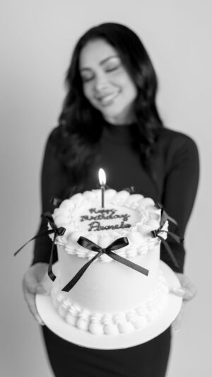 Pamela Franco Instagram - Estoy cerrando un ciclo con gratitud. Lo que dolió, me enseñó. Lo que se fue, me liberó. Y lo que viene… me emociona.
Empezando la cuenta regresiva para mi cumple. 🥳💕
🎂: @dulverioficial
💄: @_axelalonso_