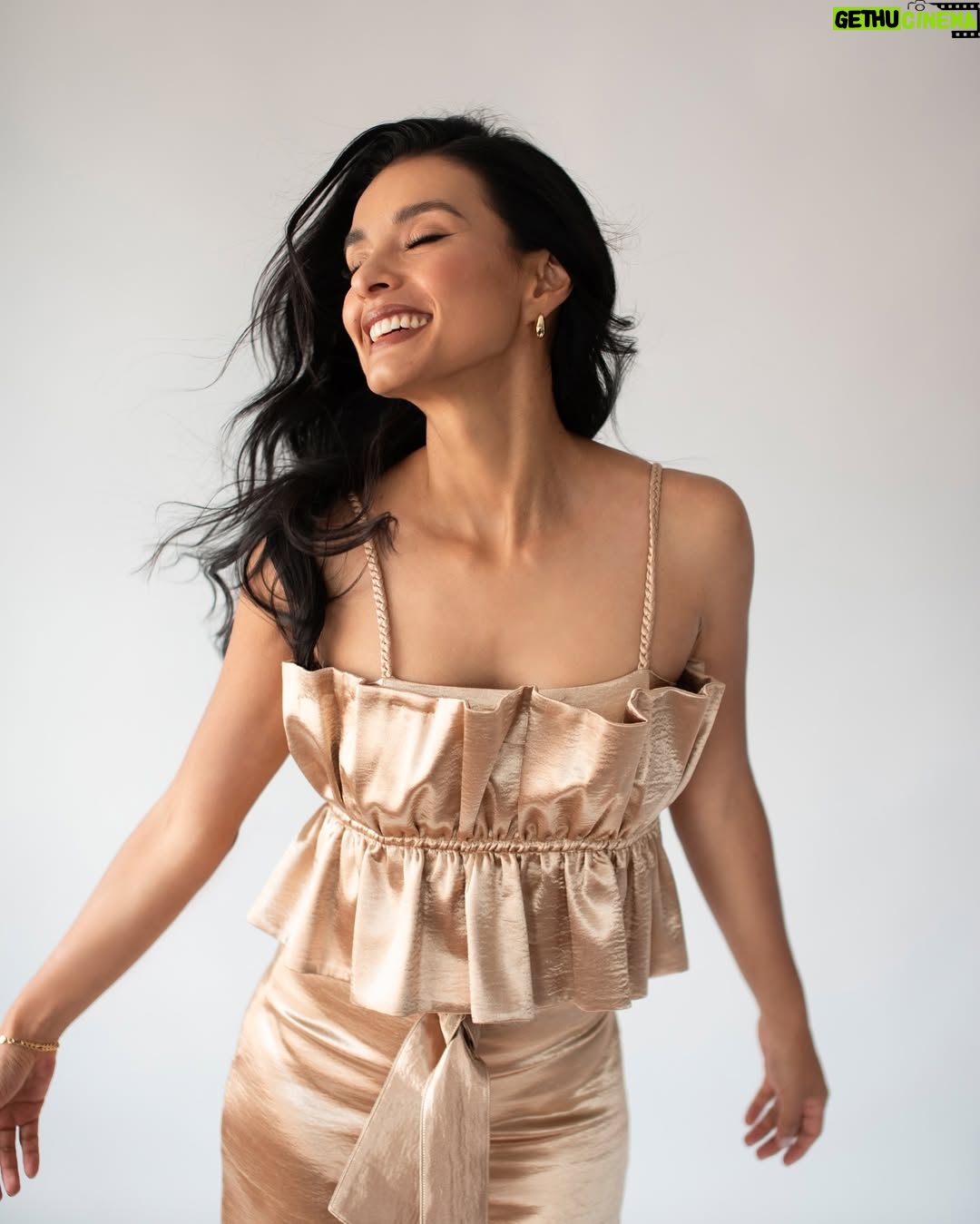 Paola Rey - 105.5K Likes - Y cumplí MUY FELIZ!!! ❤️🥰❤️🥰❤️🥰
Gracias a Dios, a mi familia, a mis amigos y a todos ustedes por hacer de este cumpleaños un día INOLVIDABLE!!! ❤️❤️❤️
LOS QUIERO MUCHO ❤️❤️❤️
🎂🥳🍾🎉🏆🏆🏆

Foto: @luisegurrola 
Styling: @jorge.malave
Manager: @mclmanager 
Maquillaje y pelo @linnaguasput