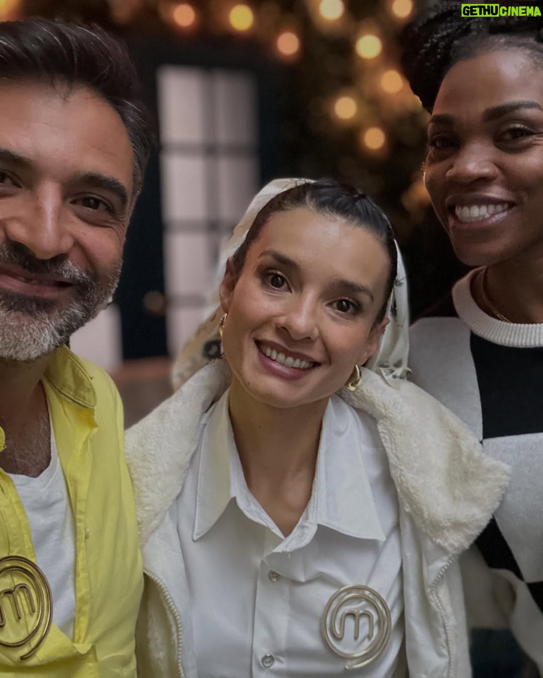 Paola Rey - 41.9K Likes - Varias veces nos habíamos topado con @paolareyactriz por ahí pero sin pasar de un saludo muy cordial. Qué dicha para mí que este paso por MasterChef me dejó conocerla más. Al principio uno no se da cuenta de que es súper dotada. Eso es algo que se va descubriendo. Sus dotes se componen de una resiliencia que pocos seres tienen. Un talante para abordar no solo los retos de la cocina sino los de la vida. Su dulzura y nobleza siempre la subrayan en cualquier escenario y su tenacidad es implacable y sobre todo admirable. Porque como lo dijo Thomas Mann: “La verdadera nobleza implica la capacidad de comprender y respetar lo que está más allá de uno mismo, lo que requiere inteligencia, porque sin ella no puede haber comprensión.” Y eso que Mann no conoció ni quiso profundamente a Paola, así como la adoro ahora yo. ¡Feliz ganadora de @masterchefcelebrityco 2024, amor lindo! 👩🏼‍🍳💛🧿
📸: @candelariaphotos 
@masterchefcelebrityco @canalrcn