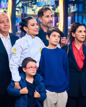 Paola Rey Instagram - GANADORA DE MASTERCHEF CELEBRITY 2024 🏆
Wow! Estoy MUY FELIZ!!! 🥰❤️🎉🥳🍾 Masterchef fue un viaje único, maravilloso, lleno de muchos aprendizajes que solo me deja gratitud infinita y amor en mi corazón ❤️ tengo los ojos llenos de lágrimas de felicidad, satisfacción y amor por este gran SUEÑO FAMILIAR cumplido! 🥰❤️ INFINITAS gracias a mis hijos Oliver y Leo por ser ese hermoso motor que me inspira cada segundo de mi vida a ser mejor persona, a dar lo mejor de mí, LOS AMO HASTA el infinito! ❤️ Gracias a mi esposo @juankvargasactor por creer tanto en mi, por ser ese apoyo incondicional y por darme tanta fuerza! GRACIAS 🥰❤️ INFINITAS GRACIAS a mi Mamá, mi Papá, mi hermana y mi hermano porque gracias a ustedes soy lo que soy, llevo impreso en mi todo su amor y sus enseñanzas! 🥰❤️INFINITAS GRACIAS a toda mi familia, mis amigos, a toda la gente cercana que siempre me dio esa voz de aliento llena de fe y amor! 🥰❤️ GRACIAS a TODAS las personas que me apoyaron y me acompañaron en este camino🙏🏻, a mis chefs a los que adoro y con los cuales estoy profundamente agradecida 🥰❤️: Gracias mi querido @jacobobonilla Te adoro 🥰❤️ Gracias mi querido @chefcantor Te adoro 🥰❤️
Mi querida María Clara López @mclmanager mi María linda! Te agradezco mucho todo ese apoyo que me diste siempre! fuiste muy importante para mí! Te ADORO! 🥰❤️ Gracias infinitas a todos y cada uno de ustedes por su apoyo, me alentaron, ustedes también fueron mi inspiración con sus lindos mensaje y palabras GRACIAS!❤️
Gracias a @canalrcn por permitirme participar en este hermoso proyecto llamado @masterchefcelebrity fue un gran honor ❤️ muchas gracias a mis queridos @jorge.rausch @nicodezubiria @adriamarina @claudiabahamon por todos los aprendizajes vividos, solo tengo amor y agradecimiento en mi corazón para ustedes❤️🥰 gracias a todo ese gran equipo detrás de cámaras que me dio tanto amor, los llevo en mi corazón ❤️
Compañeras @vicky.berrio @cuervocarolina @martinalapeligrosa fue un gusto compartir de principio a fin junto a ustedes esta gran aventura, las respeto y las admiro ❤️
Gracias a todos mis compañeros de viaje, fue un honor cocinar junto a ustedes en la cocina más importante del mundo ❤️
