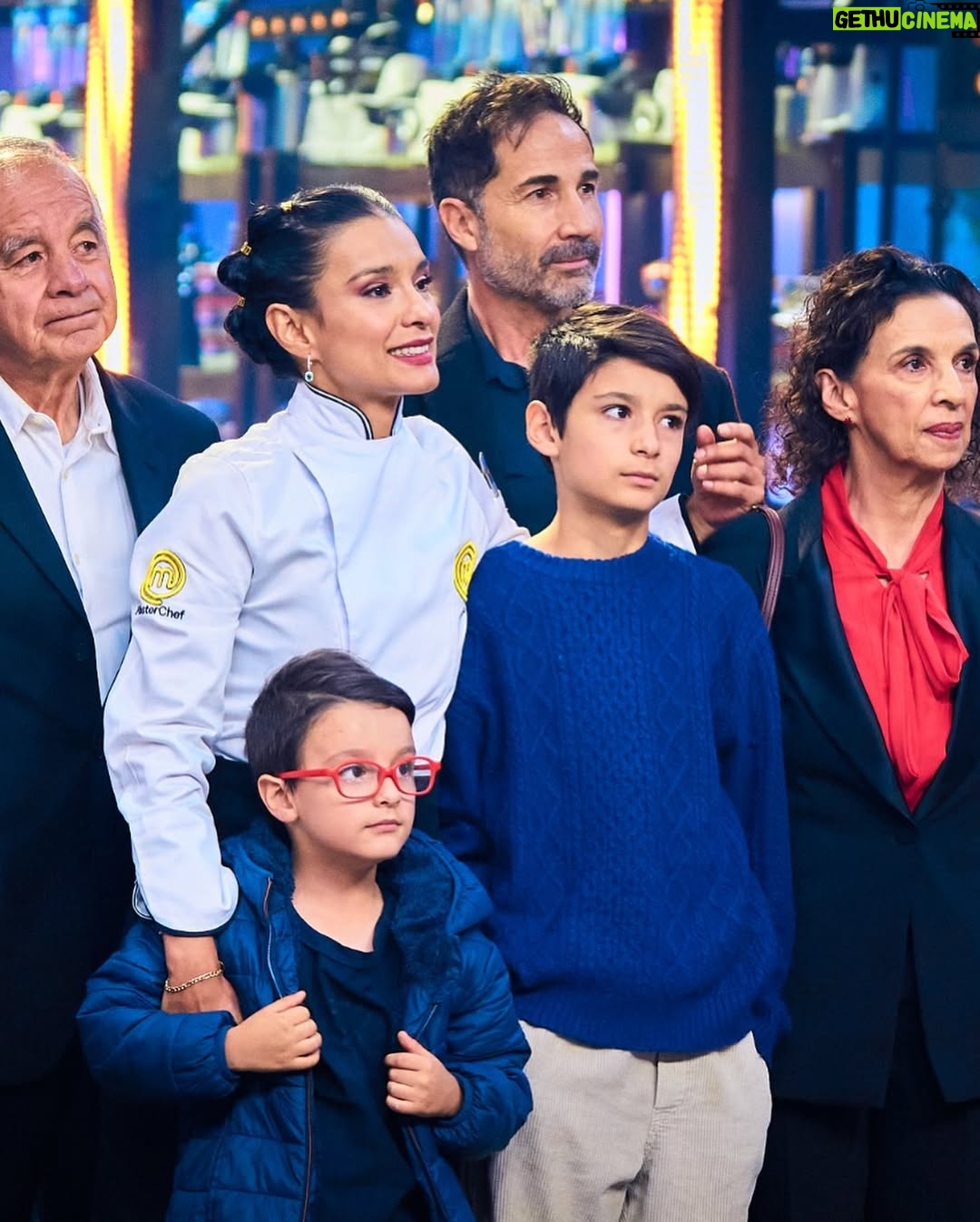Paola Rey - 192K Likes - GANADORA DE MASTERCHEF CELEBRITY 2024 🏆 

Wow! Estoy MUY FELIZ!!! 🥰❤️🎉🥳🍾 Masterchef fue un viaje único, maravilloso, lleno de muchos aprendizajes que solo me deja gratitud infinita y amor en mi corazón ❤️ tengo los ojos llenos de lágrimas de felicidad, satisfacción y amor por este gran SUEÑO FAMILIAR cumplido! 🥰❤️ INFINITAS gracias a mis hijos Oliver y Leo por ser ese hermoso motor que me inspira cada segundo de mi vida a ser mejor persona, a dar lo mejor de mí, LOS AMO HASTA el infinito! ❤️ Gracias a mi esposo @juankvargasactor por creer tanto en mi, por ser ese apoyo incondicional y por darme tanta fuerza! GRACIAS 🥰❤️ INFINITAS GRACIAS a mi Mamá, mi Papá, mi hermana y mi hermano porque gracias a ustedes soy lo que soy, llevo impreso en mi todo su amor y sus enseñanzas! 🥰❤️INFINITAS GRACIAS a toda mi familia, mis amigos, a toda la gente cercana que siempre me dio esa voz de aliento llena de fe y amor! 🥰❤️ GRACIAS a TODAS las personas que me apoyaron y me acompañaron en este camino🙏🏻, a mis chefs a los que adoro y con los cuales estoy profundamente agradecida 🥰❤️: Gracias mi querido @jacobobonilla Te adoro 🥰❤️ Gracias mi querido @chefcantor Te adoro 🥰❤️
Mi querida María Clara López @mclmanager mi María linda! Te agradezco mucho todo ese apoyo que me diste siempre! fuiste muy importante para mí! Te ADORO! 🥰❤️ Gracias infinitas a todos y cada uno de ustedes por su apoyo, me alentaron, ustedes también fueron mi inspiración con sus lindos mensaje y palabras GRACIAS!❤️
Gracias a @canalrcn por permitirme participar en este hermoso proyecto llamado @masterchefcelebrity fue un gran honor ❤️ muchas gracias a mis queridos @jorge.rausch @nicodezubiria  @adriamarina @claudiabahamon por todos los aprendizajes vividos, solo tengo amor y agradecimiento en mi corazón para ustedes❤️🥰 gracias a todo ese gran equipo detrás de cámaras que me dio tanto amor, los llevo en mi corazón ❤️
Compañeras @vicky.berrio @cuervocarolina @martinalapeligrosa fue un gusto compartir de principio a fin junto a ustedes esta gran aventura, las respeto y las admiro ❤️
Gracias a todos mis compañeros de viaje, fue un honor cocinar junto a ustedes en la cocina más importante del mundo ❤️