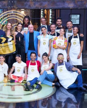 Paola Rey Instagram - GANADORA DE MASTERCHEF CELEBRITY 2024 🏆
Wow! Estoy MUY FELIZ!!! 🥰❤️🎉🥳🍾 Masterchef fue un viaje único, maravilloso, lleno de muchos aprendizajes que solo me deja gratitud infinita y amor en mi corazón ❤️ tengo los ojos llenos de lágrimas de felicidad, satisfacción y amor por este gran SUEÑO FAMILIAR cumplido! 🥰❤️ INFINITAS gracias a mis hijos Oliver y Leo por ser ese hermoso motor que me inspira cada segundo de mi vida a ser mejor persona, a dar lo mejor de mí, LOS AMO HASTA el infinito! ❤️ Gracias a mi esposo @juankvargasactor por creer tanto en mi, por ser ese apoyo incondicional y por darme tanta fuerza! GRACIAS 🥰❤️ INFINITAS GRACIAS a mi Mamá, mi Papá, mi hermana y mi hermano porque gracias a ustedes soy lo que soy, llevo impreso en mi todo su amor y sus enseñanzas! 🥰❤️INFINITAS GRACIAS a toda mi familia, mis amigos, a toda la gente cercana que siempre me dio esa voz de aliento llena de fe y amor! 🥰❤️ GRACIAS a TODAS las personas que me apoyaron y me acompañaron en este camino🙏🏻, a mis chefs a los que adoro y con los cuales estoy profundamente agradecida 🥰❤️: Gracias mi querido @jacobobonilla Te adoro 🥰❤️ Gracias mi querido @chefcantor Te adoro 🥰❤️
Mi querida María Clara López @mclmanager mi María linda! Te agradezco mucho todo ese apoyo que me diste siempre! fuiste muy importante para mí! Te ADORO! 🥰❤️ Gracias infinitas a todos y cada uno de ustedes por su apoyo, me alentaron, ustedes también fueron mi inspiración con sus lindos mensaje y palabras GRACIAS!❤️
Gracias a @canalrcn por permitirme participar en este hermoso proyecto llamado @masterchefcelebrity fue un gran honor ❤️ muchas gracias a mis queridos @jorge.rausch @nicodezubiria @adriamarina @claudiabahamon por todos los aprendizajes vividos, solo tengo amor y agradecimiento en mi corazón para ustedes❤️🥰 gracias a todo ese gran equipo detrás de cámaras que me dio tanto amor, los llevo en mi corazón ❤️
Compañeras @vicky.berrio @cuervocarolina @martinalapeligrosa fue un gusto compartir de principio a fin junto a ustedes esta gran aventura, las respeto y las admiro ❤️
Gracias a todos mis compañeros de viaje, fue un honor cocinar junto a ustedes en la cocina más importante del mundo ❤️