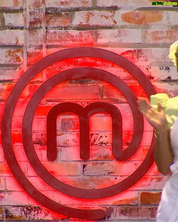 Paola Rey - 192K Likes - GANADORA DE MASTERCHEF CELEBRITY 2024 🏆 

Wow! Estoy MUY FELIZ!!! 🥰❤️🎉🥳🍾 Masterchef fue un viaje único, maravilloso, lleno de muchos aprendizajes que solo me deja gratitud infinita y amor en mi corazón ❤️ tengo los ojos llenos de lágrimas de felicidad, satisfacción y amor por este gran SUEÑO FAMILIAR cumplido! 🥰❤️ INFINITAS gracias a mis hijos Oliver y Leo por ser ese hermoso motor que me inspira cada segundo de mi vida a ser mejor persona, a dar lo mejor de mí, LOS AMO HASTA el infinito! ❤️ Gracias a mi esposo @juankvargasactor por creer tanto en mi, por ser ese apoyo incondicional y por darme tanta fuerza! GRACIAS 🥰❤️ INFINITAS GRACIAS a mi Mamá, mi Papá, mi hermana y mi hermano porque gracias a ustedes soy lo que soy, llevo impreso en mi todo su amor y sus enseñanzas! 🥰❤️INFINITAS GRACIAS a toda mi familia, mis amigos, a toda la gente cercana que siempre me dio esa voz de aliento llena de fe y amor! 🥰❤️ GRACIAS a TODAS las personas que me apoyaron y me acompañaron en este camino🙏🏻, a mis chefs a los que adoro y con los cuales estoy profundamente agradecida 🥰❤️: Gracias mi querido @jacobobonilla Te adoro 🥰❤️ Gracias mi querido @chefcantor Te adoro 🥰❤️
Mi querida María Clara López @mclmanager mi María linda! Te agradezco mucho todo ese apoyo que me diste siempre! fuiste muy importante para mí! Te ADORO! 🥰❤️ Gracias infinitas a todos y cada uno de ustedes por su apoyo, me alentaron, ustedes también fueron mi inspiración con sus lindos mensaje y palabras GRACIAS!❤️
Gracias a @canalrcn por permitirme participar en este hermoso proyecto llamado @masterchefcelebrity fue un gran honor ❤️ muchas gracias a mis queridos @jorge.rausch @nicodezubiria  @adriamarina @claudiabahamon por todos los aprendizajes vividos, solo tengo amor y agradecimiento en mi corazón para ustedes❤️🥰 gracias a todo ese gran equipo detrás de cámaras que me dio tanto amor, los llevo en mi corazón ❤️
Compañeras @vicky.berrio @cuervocarolina @martinalapeligrosa fue un gusto compartir de principio a fin junto a ustedes esta gran aventura, las respeto y las admiro ❤️
Gracias a todos mis compañeros de viaje, fue un honor cocinar junto a ustedes en la cocina más importante del mundo ❤️