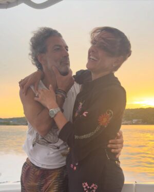 Paola Turbay Instagram - CERO Y VAN 33!
33 aƱos juntos - 31 casados.
Mas de la mitad de nuestras vidas y lista para seguir caminando juntos, robÔndote besos, abrazos y carcajadas. Porque asà es que es buena la vida!
HAPPY ANNIVERSARY! š