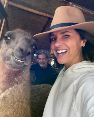 Paola Turbay Instagram - CERO Y VAN 33!
33 aƱos juntos - 31 casados.
Mas de la mitad de nuestras vidas y lista para seguir caminando juntos, robÔndote besos, abrazos y carcajadas. Porque asà es que es buena la vida!
HAPPY ANNIVERSARY! š