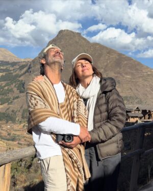Paola Turbay Instagram - CERO Y VAN 33!
33 aƱos juntos - 31 casados.
Mas de la mitad de nuestras vidas y lista para seguir caminando juntos, robÔndote besos, abrazos y carcajadas. Porque asà es que es buena la vida!
HAPPY ANNIVERSARY! š