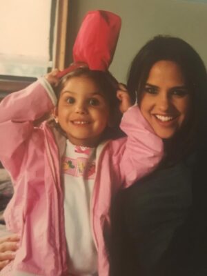 Paola Turbay Instagram - Gracias MamĆ” MĆa por darme la vida, por quererme, cuidarme y abrazarme.
Por ser ejemplo, por enseƱarme tanto, y por siempre estar. Ā”Te quiero mucho, mucho, muchĆsimo!
.
Gracias también a estos niños grandes por elegirme. Por darme el regalo de ser mamÔ para guiarlos, disfrutarlos y seguir creciendo junto a ellos. ”LOS AMO!
.
Ser mamĆ” ha sido el rol mĆ”s importante de mi vida. Se rĆe, se llora, se goza⦠y sĆ š¢ tambiĆ©n se sufre.
Pero sobre todo⦠se ama y se crece.
.
Feliz DĆa Mamasitas Hermosas! š