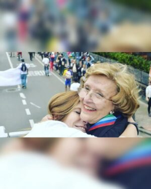 Paola Turbay Instagram - Hoy despedimos a mi querida TĆa Nydia, y con ella se va uno de los seres mĆ”s nobles que ha dado esta tierra.
Colombia estƔ de luto, pero el cielo celebra la llegada de la mujer mƔs amorosa que ha cruzado sus puertas.
Bien viaje TĆa hermosa. š¤