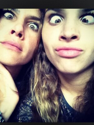 Paola Turbay Instagram - Gracias MamĆ” MĆa por darme la vida, por quererme, cuidarme y abrazarme.
Por ser ejemplo, por enseƱarme tanto, y por siempre estar. Ā”Te quiero mucho, mucho, muchĆsimo!
.
Gracias también a estos niños grandes por elegirme. Por darme el regalo de ser mamÔ para guiarlos, disfrutarlos y seguir creciendo junto a ellos. ”LOS AMO!
.
Ser mamĆ” ha sido el rol mĆ”s importante de mi vida. Se rĆe, se llora, se goza⦠y sĆ š¢ tambiĆ©n se sufre.
Pero sobre todo⦠se ama y se crece.
.
Feliz DĆa Mamasitas Hermosas! š