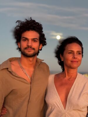 Paola Turbay Instagram - Gracias MamĆ” MĆa por darme la vida, por quererme, cuidarme y abrazarme.
Por ser ejemplo, por enseƱarme tanto, y por siempre estar. Ā”Te quiero mucho, mucho, muchĆsimo!
.
Gracias también a estos niños grandes por elegirme. Por darme el regalo de ser mamÔ para guiarlos, disfrutarlos y seguir creciendo junto a ellos. ”LOS AMO!
.
Ser mamĆ” ha sido el rol mĆ”s importante de mi vida. Se rĆe, se llora, se goza⦠y sĆ š¢ tambiĆ©n se sufre.
Pero sobre todo⦠se ama y se crece.
.
Feliz DĆa Mamasitas Hermosas! š