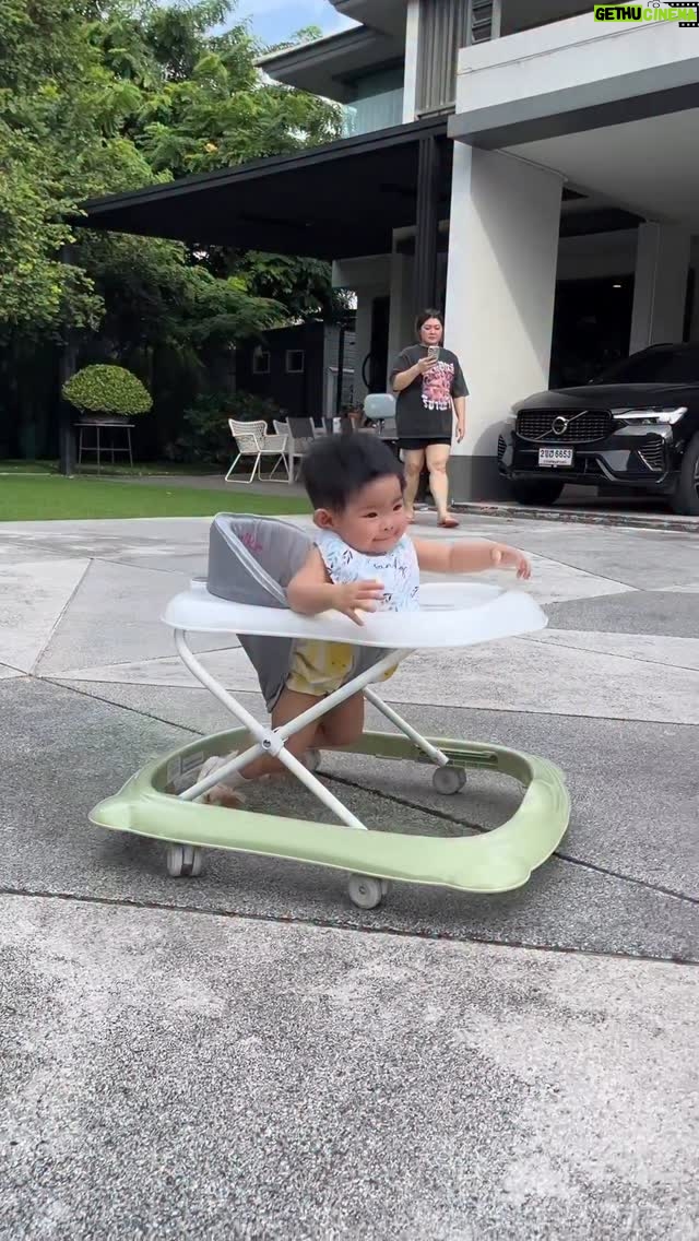 Paowalee Pornpimol - 6.3K Likes - ตุ๊กตารุ่นนี้หรี่เสียงตรงไหนคะ 😆😆😆 #เปาวลี #เอิร์ธเปาfamily #แสนดี