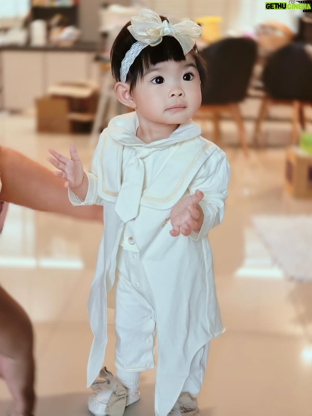 Paowalee Pornpimol - 2.1K Likes - ชุดไปหาจุนหมอค่า 😆✨ ไปโรงพยาบาลมันจะธรรมดาไม่ได้  ชุดน่ารักๆจาก @enfantmomclub ✨ #เปาวลี #แสนดี
