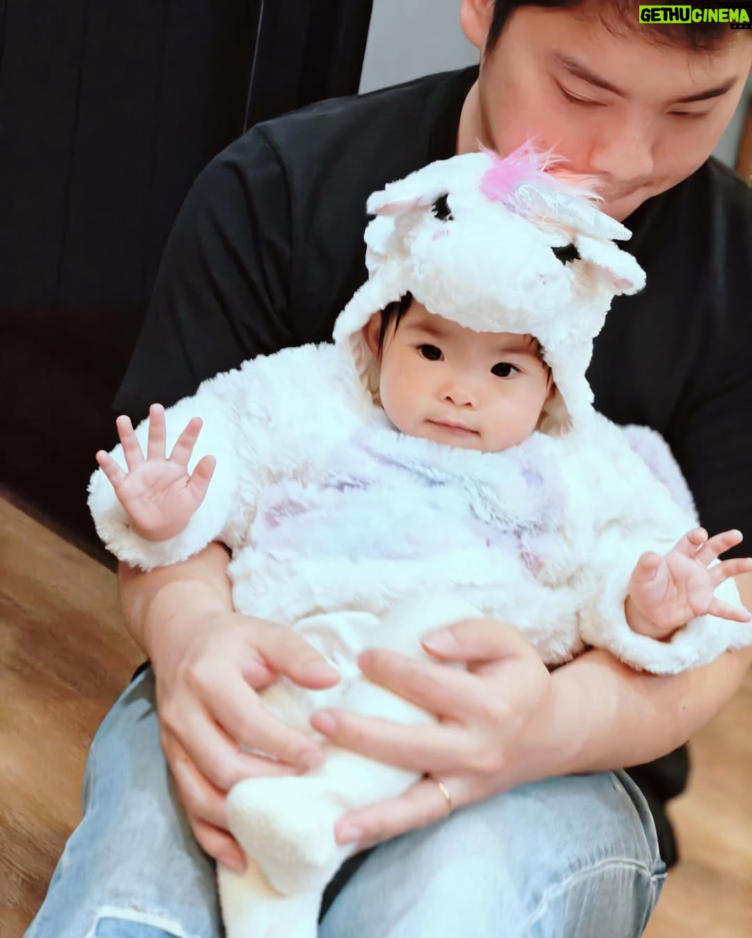 Paowalee Pornpimol - 3.9K Likes - H B D " S a n d y " 1 ขวบค่า 🥰✨🎉🦄🎂 🩷 
#เปาวลี #แสนดี #เอิร์ธเปาfamily