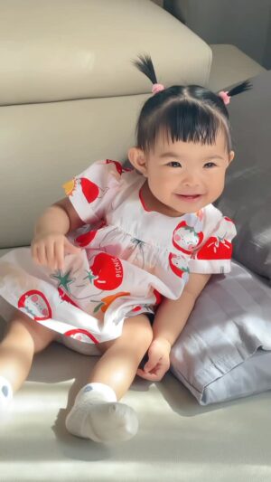Paowalee Pornpimol Instagram - วันนี้แสนดีเป็นเจ้ามะเขือเทศค่า 🍅🍅🍅 #เอิร์ธเปาfamily #แสนดี #เปาวลี @absorba.thailand 🍅🍅🍅