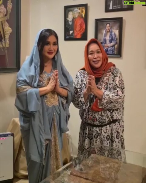 Paramitha Rusady - 4K Likes - Masha Allah 
Indah nya Idul fitri 
Yg penuh kasih sayang 
Dan lebih indah lagi ketika bisa memberi ucapan doa mulia bersama
Kakak tersayang @jennyrachman18  salah satu 
Perempuan cantik sholehah yg kukagumi.. yg baru saja pulang dr tanah suci  semoga mabrur umrohnya  kakak sayang ..amin yra 
Masha Allah tabarakallah 
#paramitharusady
# latepost