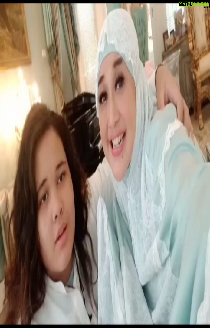 Paramitha Rusady - 4.3K Likes - Indahnya Idul fitri
Tergambar dan terlukis di lubuk hati ..
Dikertas jiwa yg bersujud dan bersyukur kepada Allah sang pencipta .. ketika hati merasakan para malaikat yg tersenyum 
Dan turut merayakan 
Hari kemenangan bagi "umat Allah yg mencintai memuliakan 
Sang pencipta Alam semesta' serta Rasululullah saw dan para nabi 
Yg memuliakan dan meninggikan al'quran
Hamba Allah yg selalu taat dan bertasbih serta mengerti apa  arti kata bersyukur (alhamdulillah) dan bersujud  seraya berkata
ALLAHUAKBAR
#paramitharusady

#selamat Idul Fitri 1443H 
Mohon maaf lahir dan bathin
Kepada seluruh  saudara dan para sahabat Ig