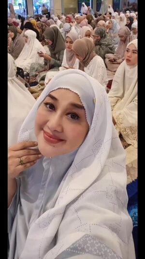 Paramitha Rusady Instagram - Bismillahi Allahuakbar ..alhamdulillah wa syukurillah haru &  bahagia menanti sholat 
Idul Fitri  # paramitha rusady