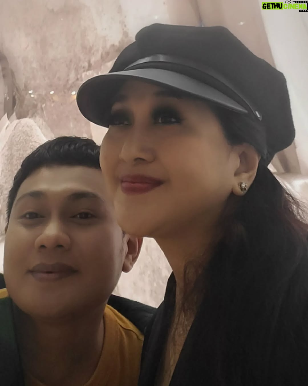 Paramitha Rusady - 3.4K Likes - Happy friday ..stay healthy 
To all of u ...all dear friends 

Yg satu  ini @achin.r.lamba manjanya & baiknya luar biasa 
 Thank u dear 

# paramitha rusady
