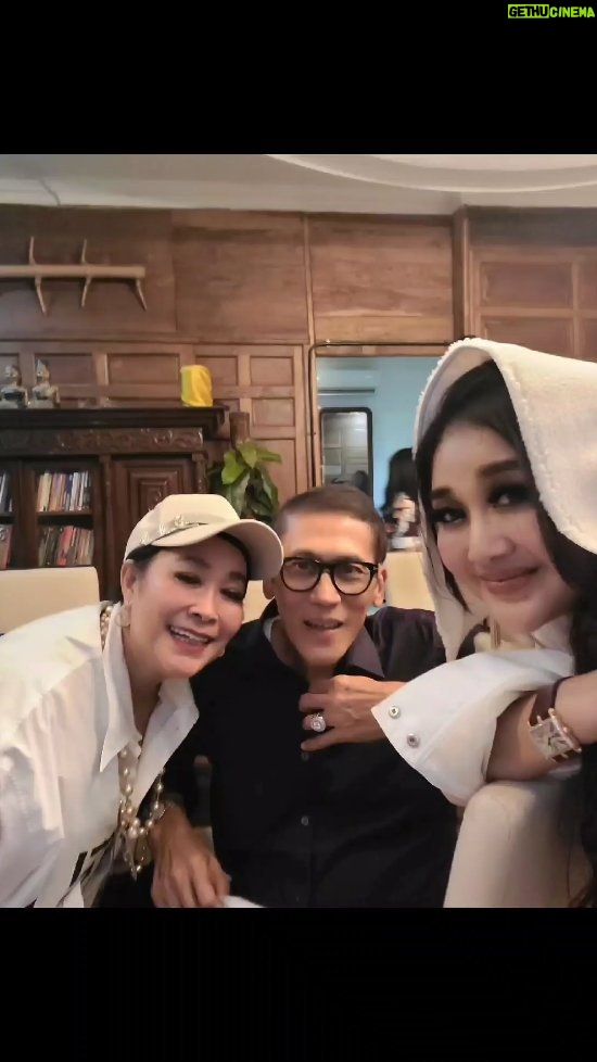 Paramitha Rusady - 10.2K Likes - Happy belated birthday Kakakku @jennyrachman18 tersayang...
My beautiful charming lady , semoga panjang umur sehat ,sukses bahagia 
bersama keluarga,Amiin