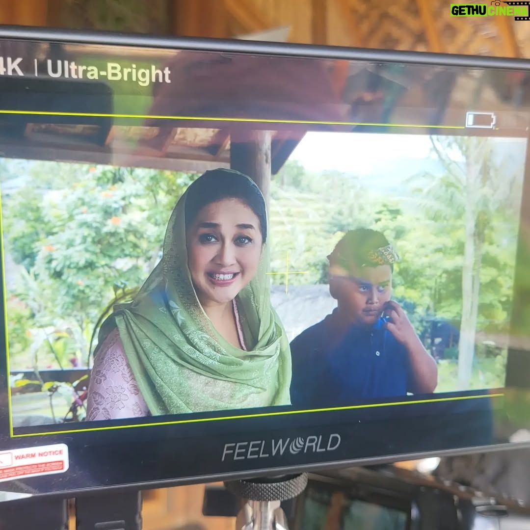 Paramitha Rusady - 8.6K Likes - Indahnya kampung halaman
Selalu ingin pulang kesana 
Walau sambil bekerja tidak terasa ...kan selalu dihati #paramitharusady