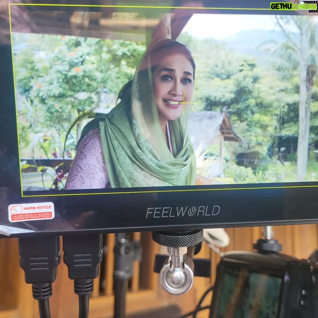 Paramitha Rusady - 8.6K Likes - Indahnya kampung halaman
Selalu ingin pulang kesana 
Walau sambil bekerja tidak terasa ...kan selalu dihati #paramitharusady