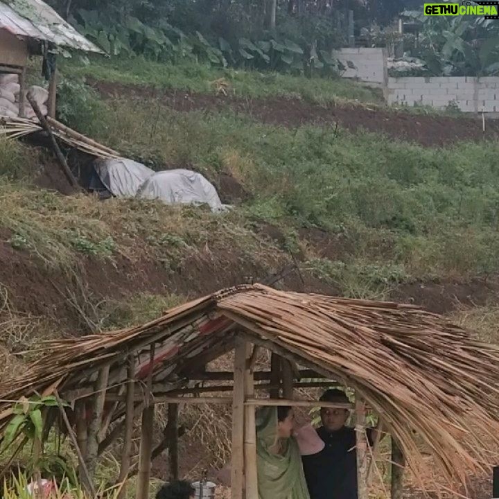 Paramitha Rusady - 8.6K Likes - Indahnya kampung halaman
Selalu ingin pulang kesana 
Walau sambil bekerja tidak terasa ...kan selalu dihati #paramitharusady