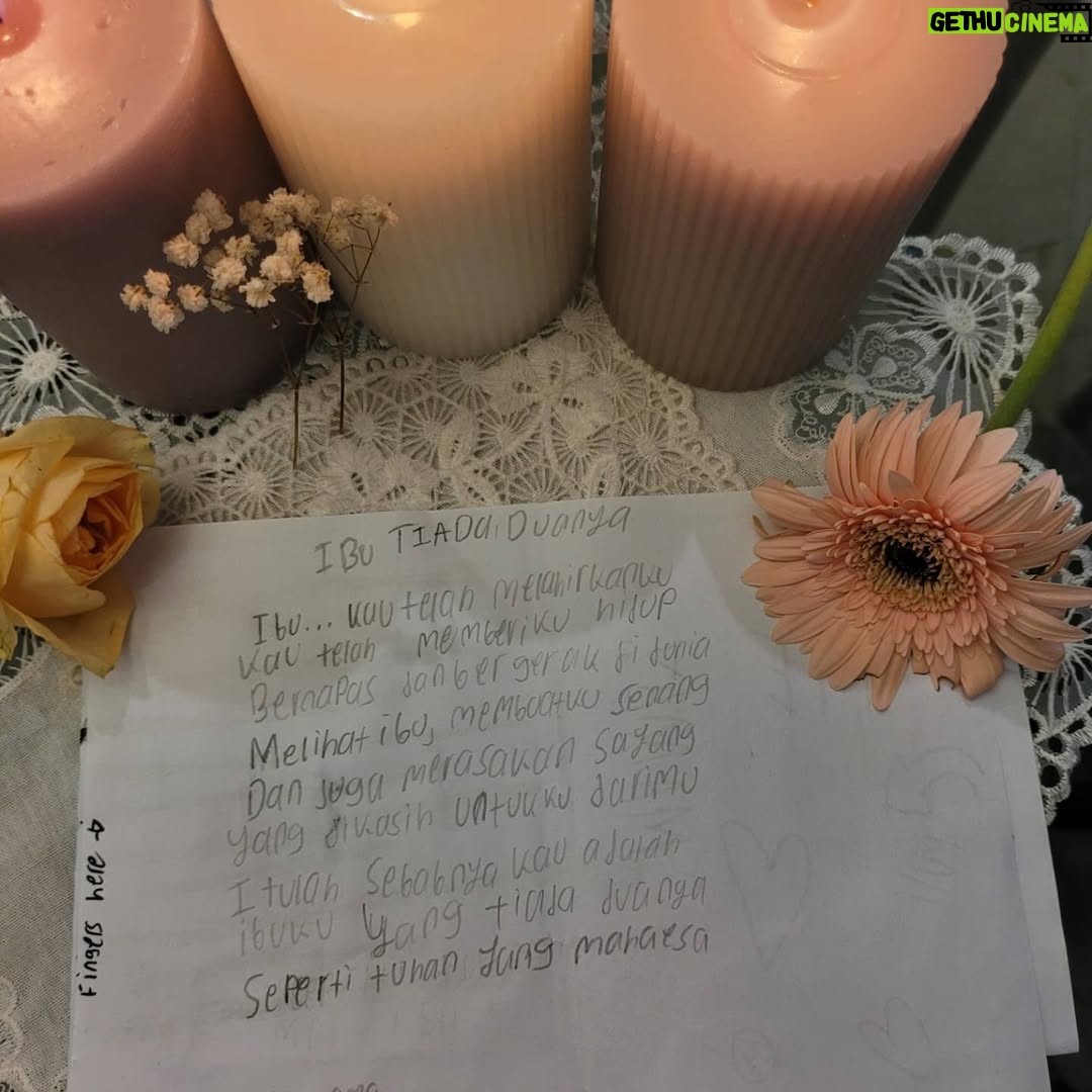 Paramitha Rusady - 2.6K Likes - Selamat hari ibu 

Selamat Hari ibu untuk semua Bunda
 "Ratu yg tidak bermahkota akan tetapi bertelapak kaki surga" semoga tetap menjadi ibu yg hebat dan membanggakan bagi putra putrinya
 Alfatihah untuk mama tercinta ... ,hidupku ...nafasku surgaku ..rasa terimakasih ku ..
Yg telah mengerti definisi kebahagiaanmu , airmatamu..pengorbananmu tentang anak2 mu 
Doa terindah untukmu
Surgalah tempatmu disisi Allah SWT 

Sekarang tentang cucumu ,penerusmu dan penerusku ...anakkku .. surat 
cinta dari Adrian yg telah meneteskan airmata haru kebahagiaanku ..yg telah mengerti apa arti mencintai dan menghargai seorang ibu yg  melahirkannya ...terimakasih Adrian..pangeran ..kesayangan mama ...kebanggaan mama ..jimat awaking  termakasih sudah menjaga mama dan hati mama dengan menuliskannya dikertas jiwamu menjadikan mama surgamu ..dihatimu ...amin2 yra 
#paramitha rusady #hari ibu 22dec 2021