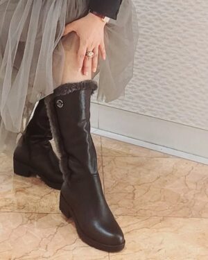 Paramitha Rusady Instagram - Aku pakai #SepatuNyaman dari @bocorocco. Enak sekali dipakai jalan kemana saja untuk menemani hari-hari aku. Tentunya ketika dipakai #LangsungEnak dan #SeharianTetapOke karena selain nyaman karena Pillow Technology Concept yang dimiliki, Bocorocco menghadirkan sepatu yang stylish juga.
Bocorocco punya banyak varian : Sport Shoes, Heels, Relax Sandal, Flat, Wedges, Sneakers, Loafers, and Boat.
Dari banyak varian artikel, akhirnya aku pilih 2 Sepatu Boots yang salah satunya aku pakai sekarang, sangat elegan ketika dipadu-padankan dengan wardrobe yang aku punya.
Tentunya aku mau berita ini sampai ke banyak orang, kamu harus hadir ke boutique dan store terdekat Bocorocco karena ada promo Beli 2 Gratis Sekeluarga, dan kamu juga bisa mendapatkan potongan 20% di pembelian berikutnya dengan memasang foto OOTD bersama Bocorocco!
Yuk, kamu bisa datang ke boutique Bocorocco
#paramitharusady