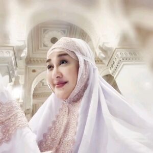 Paramitha Rusady Instagram - Alhamdulillah  sujud syukur ya Allah  doa terindah dari  Masjidil Harram.. buat anakku tercinta  seluruh keluarga ..dan para sahabat .terimakasih atas doa milad buat ku ...semoga Allah membalas  semua kebaikan nya dengan ribuan kemuliaan  dan  keberkahan  aamiin yra 
.#paramitharusady