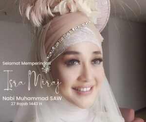 Paramitha Rusady Instagram - Salam kepada junjungan kita
Kecintaan kita ya nabi Muhammad SAW
Assalamualaika
Yaa Baginda Rasulullah SAW beserta keluarga tercinta
Tak terasa air mata ini mengalir deras ..
Semoga kita selalu ada didalam naungan kasih sayangnya serta keberkahannya
Semoga kita termasuk golongan orang 2 yg memuliakan perjuangan Isra Mi'raj ,yang penuh perjuangan pengorbanan serta air mata
Sujud syukur ,semoga keberkahan selalu kami panjatkan untuk junjungan kami Muhammad SAW ,keluarga dan para sahabat beliau ..alhamdulillah ya Allah ..
#paramitharusady