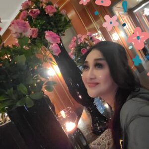 Paramitha Rusady Instagram - Dear Roses and candle light
Have a lovely and great saturday night ....with all dear my lovely friends
#paramitharusady