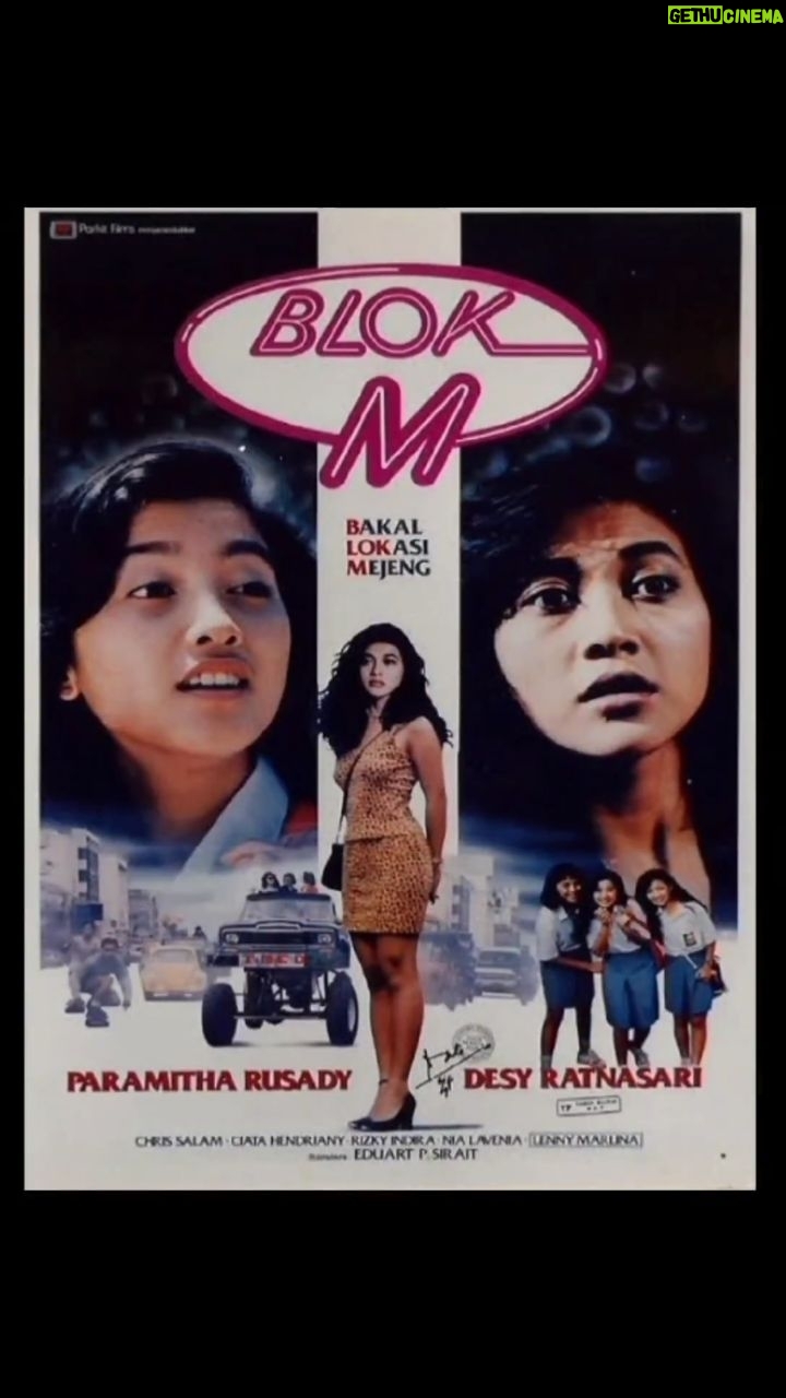 Paramitha Rusady - 3.9K Likes - Masya Allah ..bersyukur  hari ini masih bisa berkumpul merasakan energy lintas melawai  dengan sahabat 2 lama yg penuh kerinduan dan kasih sayang ...thanks to @helmyyahya ,DennyMalik.. yg telah memprakarsai napak tilas "LINTAS MELAWAI "  yg memang banyak,bahkan ratusan , ribuan  yg karir &  perjalanannya  dilakukan dan  bermula dari  jln Melawai ..termasuk saya ..bersekolah musik dan berkarya ( kawula muda Vidi Vici ), mengajar.. di Vidi Vici Music School milik Ully Sigar Rusady..banyak memory disana  dengan para  professor seni , musisi , aktor , aktris ,  para pemusik pengamen jalanan yg sangat  akrab dengan kami tanpa ada perbedaan  ras, suku ..jabatan ...tanpa  arogansi  batas dinding pemisah ..kami semua melebur tulus berkawan  berkarya berprestasi
 saling mendukung saling mengisi 
atas nama anak Negri ...yg tidak pernah main2 dalam menuangkan ide dan gagasannya ..Bravo !!! Semoga sukses  LINTAS MELAWAI 
Saya bangga ada didalam nya ...yg menjadi bukti sejarah anak 2 generasi  muda di era 80 - 90 an salah satu  tempat  berprosesnya pencarian jati diri para kawula muda Indonesia 
 ..
@paramitarusady 
@helmyyahya
@rico_tampatty
@adediahwulandari
@dhanakusumadinega
@desyratnasariterdepan