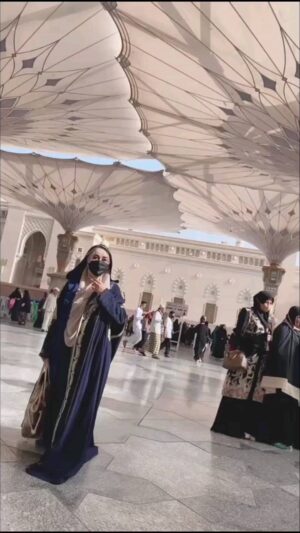 Paramitha Rusady Instagram - Shalawatu Rasulullah... 
Medina, Syawal 1443 H
#paramitha rusady

@yls_66 
@dewina_baaman 
@hpt.travel 
@dhanakusumadinegara 
@adrian_bago