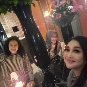 Paramitha Rusady Instagram - Dear Roses and candle light
Have a lovely and great saturday night ....with all dear my lovely friends
#paramitharusady