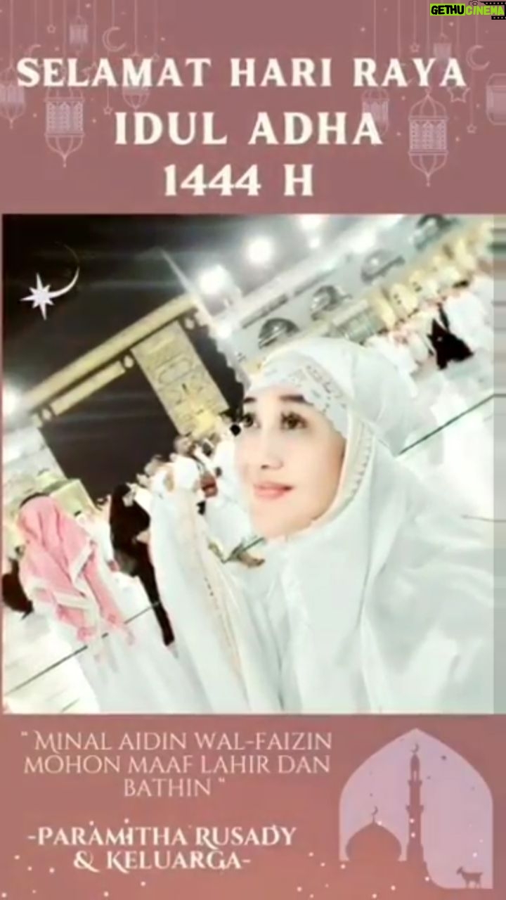 Paramitha Rusady - 2.2K Likes - *SALAM SILATURAHMI DAN DOA DI HARI RAYA IDUL ADHA SEBAGAI SYIAR KEMULIAN HARI RAYA QURBAN*
*(Alqeis Abuya Tubagus Mulyadi Mawahib Alqodim Albantany)*

*" Assalam mualaikum wr wb kala sai adalah putaran thawaf adalah cermin penghambaan. Di kala wukuf menjadi wujud ketundukan, serta lemparan jumrah adalah perjuangan. Dengan takbir digemakan, Selamat Idul Adha 1444 H."*

*" Teruntuk hati yang pernah terluka oleh tajamnya lidah ini. Untuk jiwa yang pernah perih oleh buruknya tingkah laku. Untuk perasaan yang pernah hancur oleh ego yang tak mau mengalah. Mohon maaf lahir dan batin, semoga dalam suasana lebaran kali ini senantiasa kita diberikan keberkahan.*

 *Selamat Lebaran."*
*" Indahnya kata maaf dapat membuat hati berbunga, maka saya sampaikan mohon maaf lahir batin. Selamat Idul Adha agar Lebaran kali ini kita selalu dihiasi oleh momen yang juga berbunga-bunga ."*

*" Hari raya tiba. Saatnya kita bersuka cita menyambut Idul Adha. Rayakan bersama keluarga dengan penuh kehangatan. Mohon maaf lahir batin."*

*" Semoga kesehatan, kemaghfiratan, dan kebahagiaan selalu menyertaimu yang ikhlas dalam berkurban.*

 *Selamat Hari Raya Idul Adha 1444 H."*
*" Memaafkan memang tidak akan mengubah masa lalu, namun dengan memaafkan masa depan akan penuh dengan persaudaraan yang terjalin. Semoga di hari yang penuh berkah ini, kita dapat saling memaafkan dan dilimpahkan keberkahan.*
 *Selamat Merayakan Idul Adha."*
*" Walaupun tahun ini cukup berbeda dengan hari raya sebelumnya, ketika jarak semakin dibatasi namun hati dan keikhlasan tidak terbatas. Kini saatnya semakin mendekatkan diri kepada Allah Yang Maha Kuasa. Di hari yang suci ini tak ada salahnya untuk saling menyapa dan memaafkan.*

 *Selamat Hari Raya Idul Adha 1444 H."*
*" Cinta sejati adalah sebuah keikhlasan, layaknya pengorbanan Nabi Ibrahim untuk menyembelih anaknya. Semoga Allah selalu mengampuni dosa kita.
*" Sebelum gema takbir berkahir, izinkan saya untuk memohon maaf jika saya memiliki salah.*

Semoga kita selalu diberikan keberkahan serta kesehatan ..
Aamiinnn yra."*

# paramitharusady#
