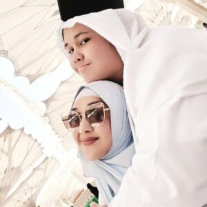 Paramitha Rusady Instagram - Assalamualaika ya Rasulullah
Rindu kami padamu ya Rasul
Airmata kami mengalir tercurah padamu ya rasul
Junjungan kami
Sujud syukur kami diizinkan untuk kembali lagi ke tanah suci tanah haraam mesjid Nabawi yg indah berkilau.. bercahaya penuh cinta dan keberkahan ..
Alhamdulillah ..
Terimakasih ya Rasulullah
Terimakasih ya Allah
#paramitha rusady
@dhanakusumadinegara @adrian_bago @yls_66 @dewina_baaman