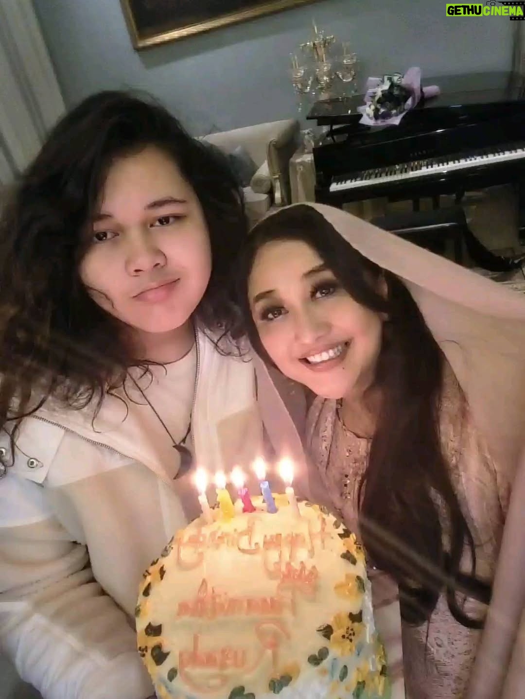 Paramitha Rusady - 4.1K Likes - Surprise  Adrian jam 12  dari keluarga dan sahabat juga PRFC
masih saja membuat kaget takjub dan terpesona
Masya Allah ..keberkahan ini luar biasa ..alhamdulillah 
Terimakasih buat semua kesayangan ..atas doa  waktuserta kasih sayang nya # paramitha rusady
To be continue